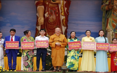 Sắc màu văn hóa nhìn từ “ Lễ Hội Hoa Cúc – Tết Trùng Dương”